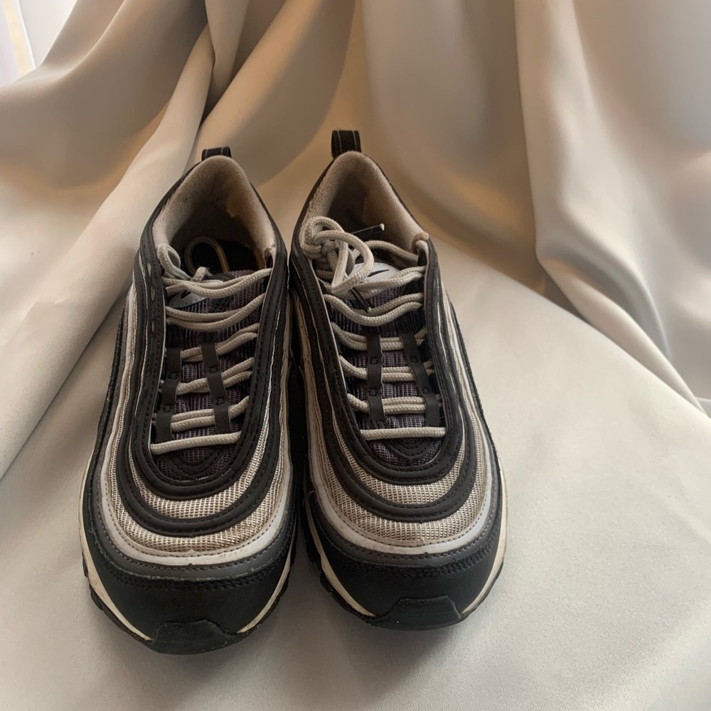 Nike Black and Gray Dynamic Sneakers
